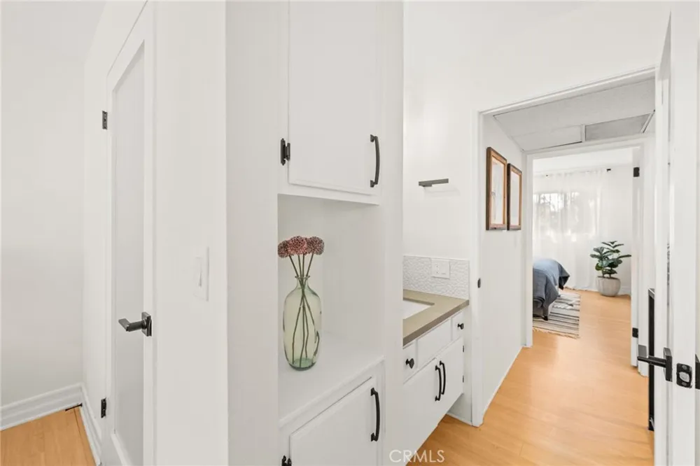 2500 Abbot Kinney Boulevard #5 Venice, CA 90291