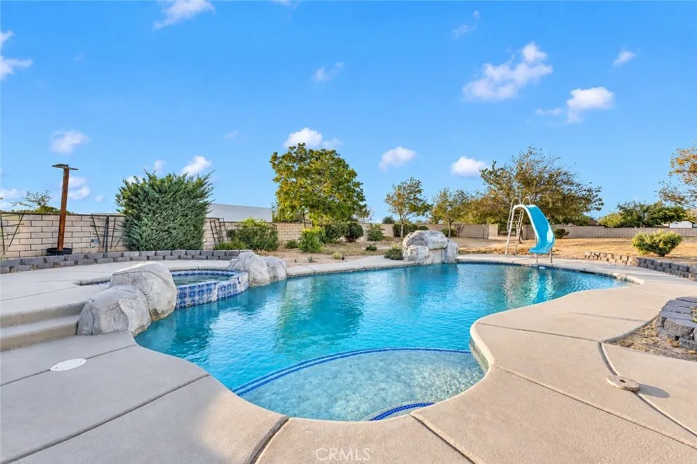 8250 Cataba Oak Hills, CA 92344