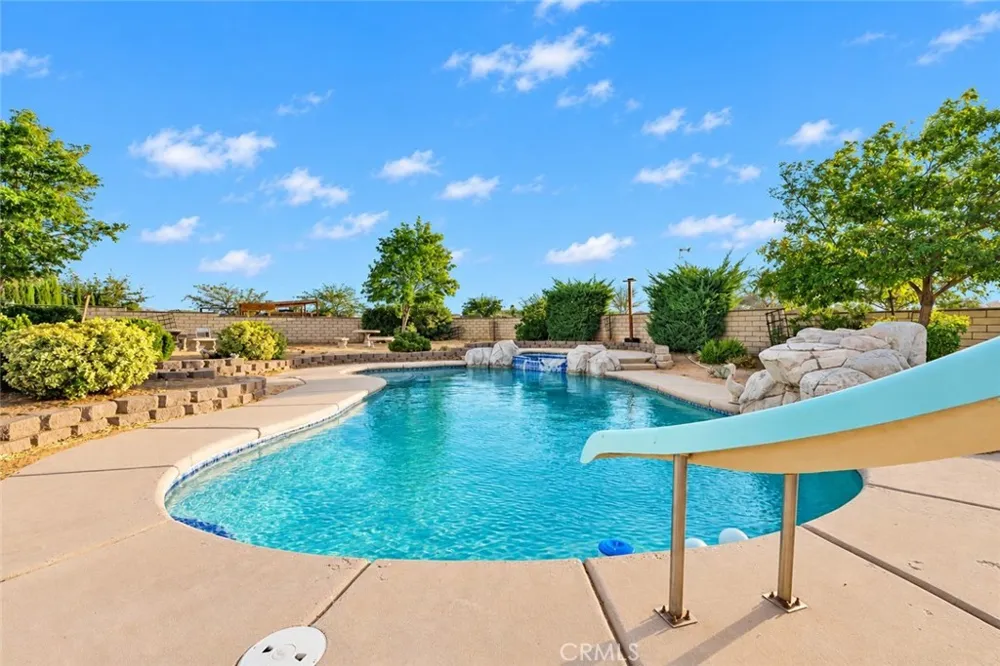 8250 Cataba Oak Hills, CA 92344