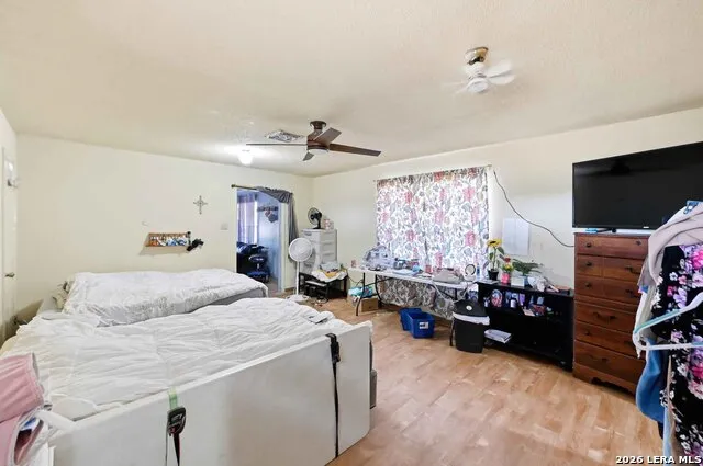 1155 JONES RD Kingsbury, TX 78638