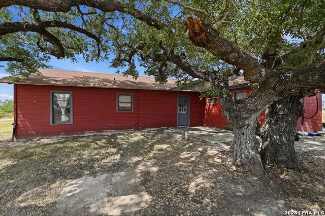 1155 JONES RD Kingsbury, TX 78638