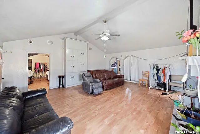 1155 JONES RD Kingsbury, TX 78638