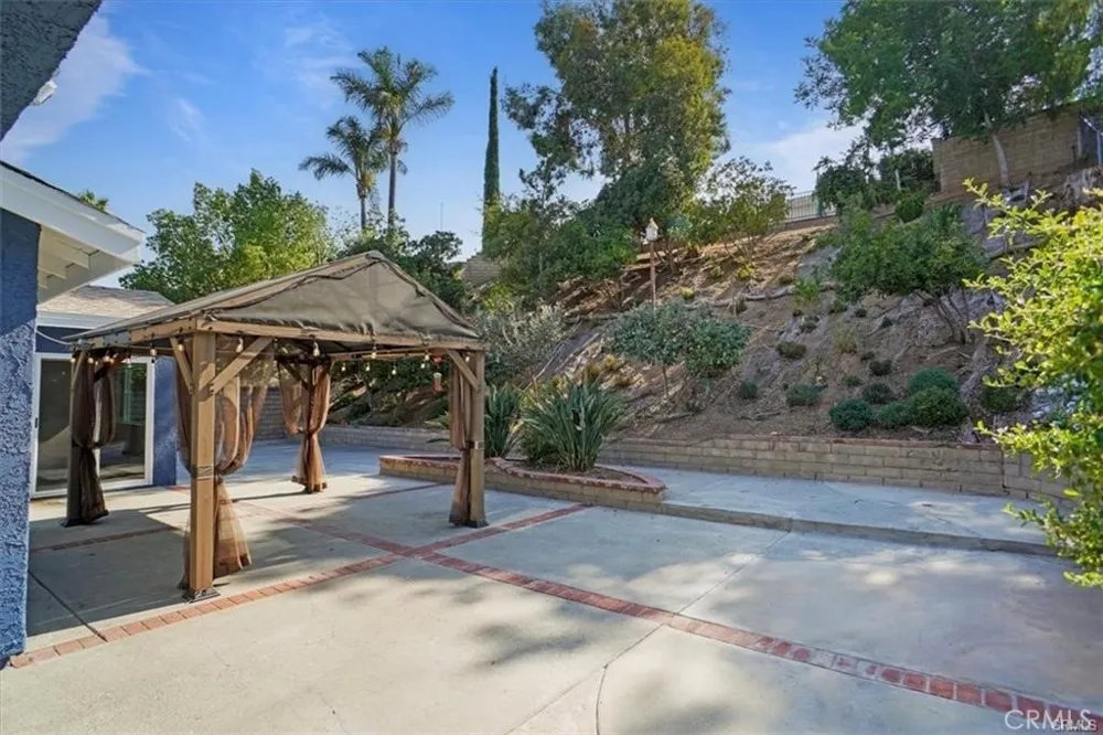 23118 Tupelo Ridge Valencia, CA 91354