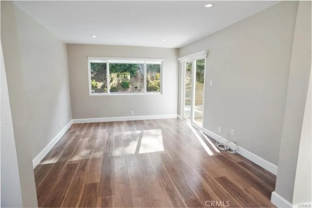 23118 Tupelo Ridge Valencia, CA 91354