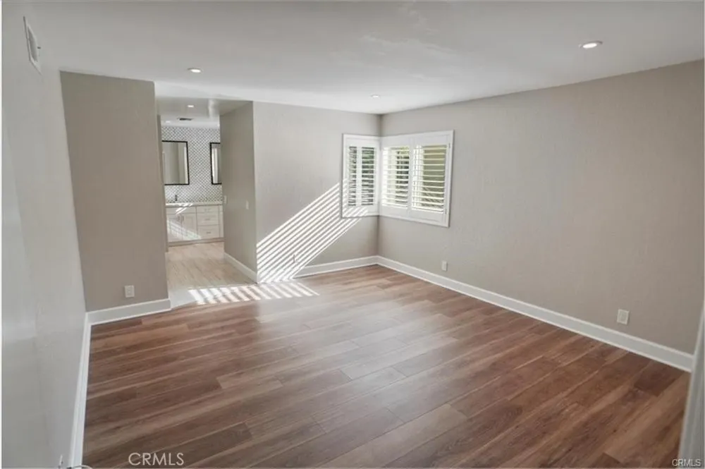 23118 Tupelo Ridge Valencia, CA 91354