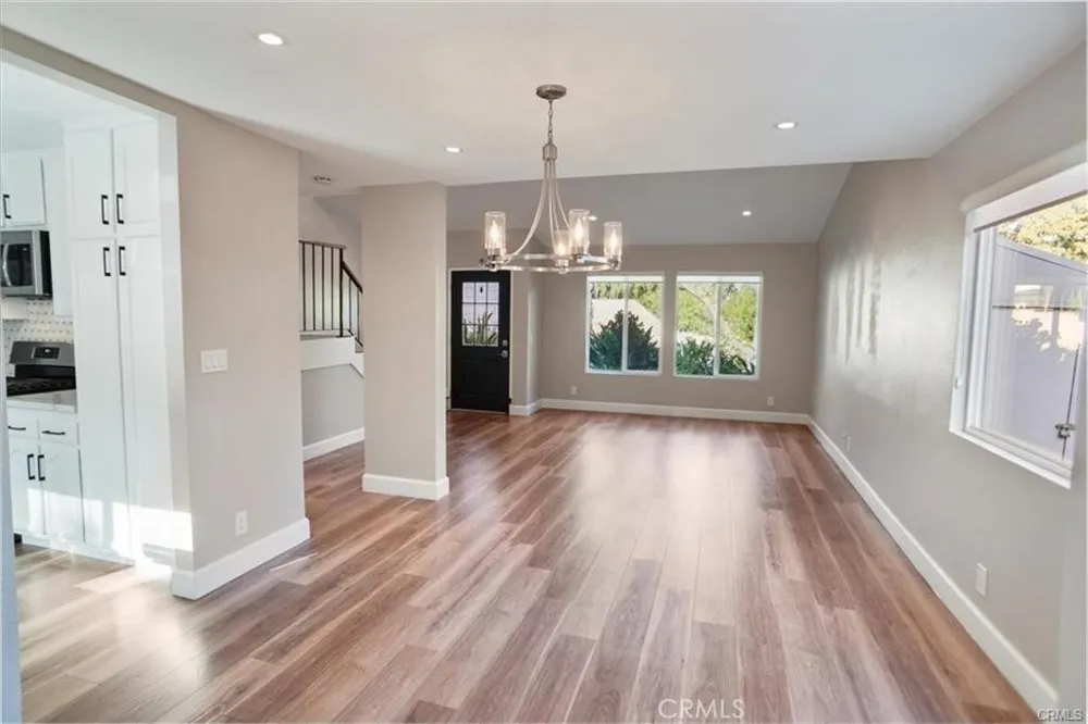 23118 Tupelo Ridge Valencia, CA 91354