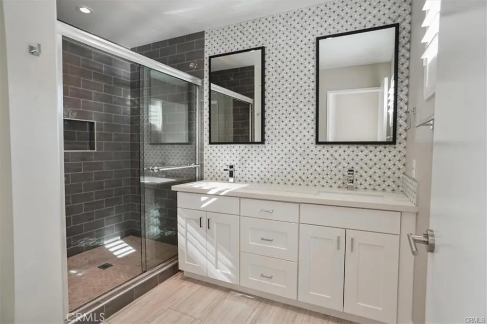 23118 Tupelo Ridge Valencia, CA 91354