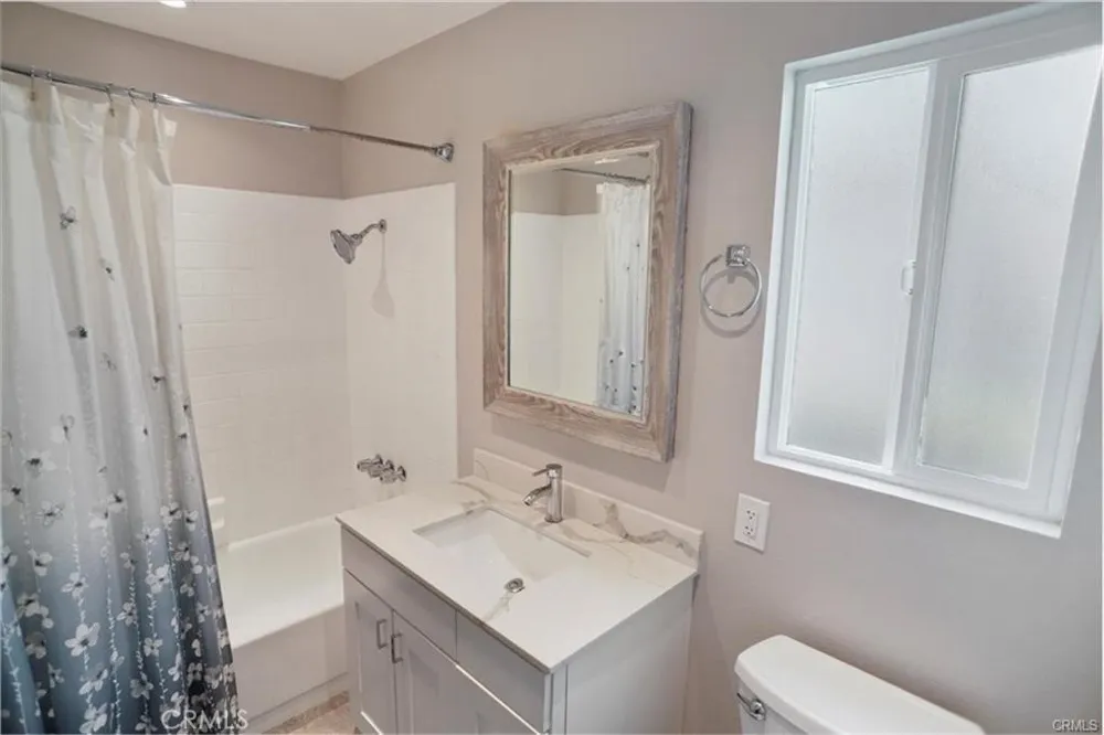 23118 Tupelo Ridge Valencia, CA 91354