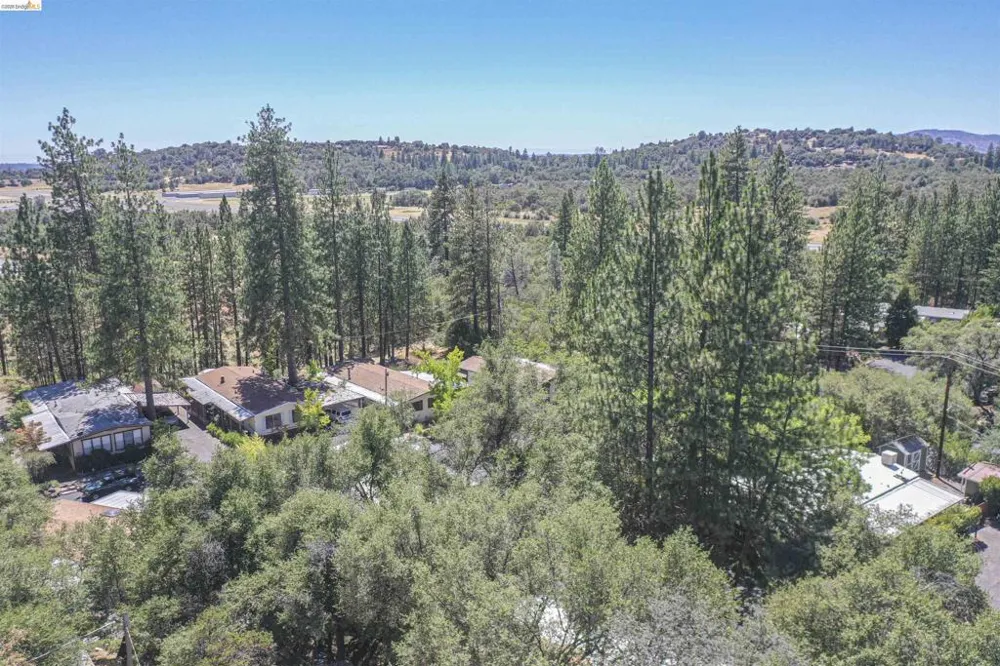 10956 Green Columbia, CA 95310