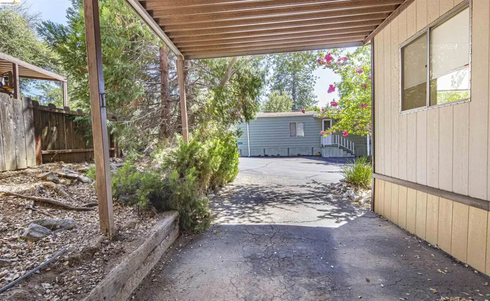 10956 Green Columbia, CA 95310