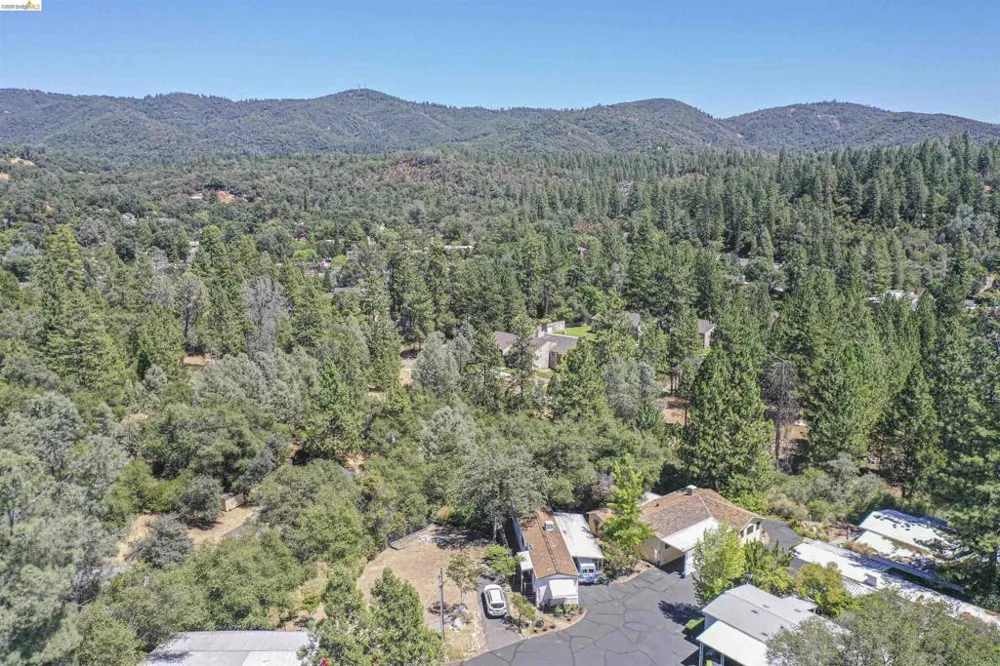 10956 Green Columbia, CA 95310