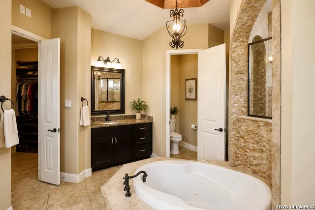 105 Abrego Crossing Floresville, TX 78114