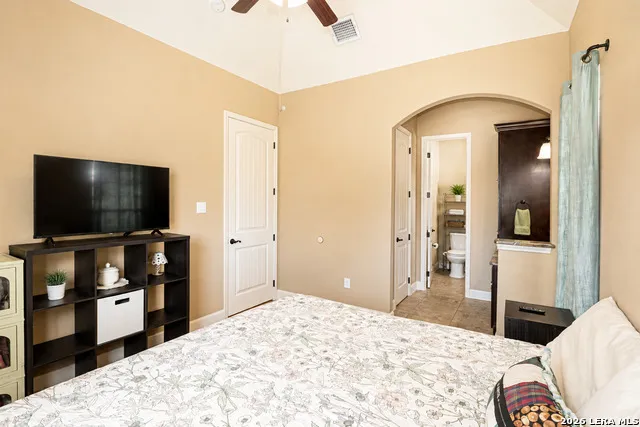 105 Abrego Crossing Floresville, TX 78114