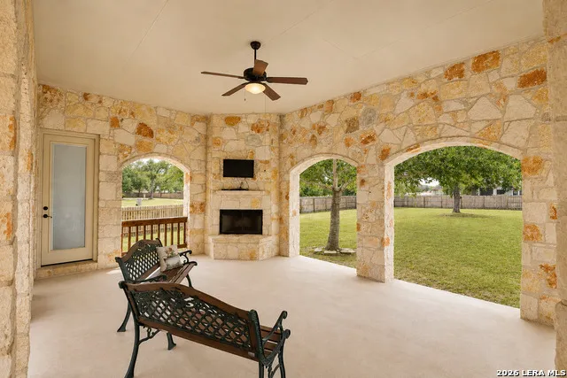 105 Abrego Crossing Floresville, TX 78114