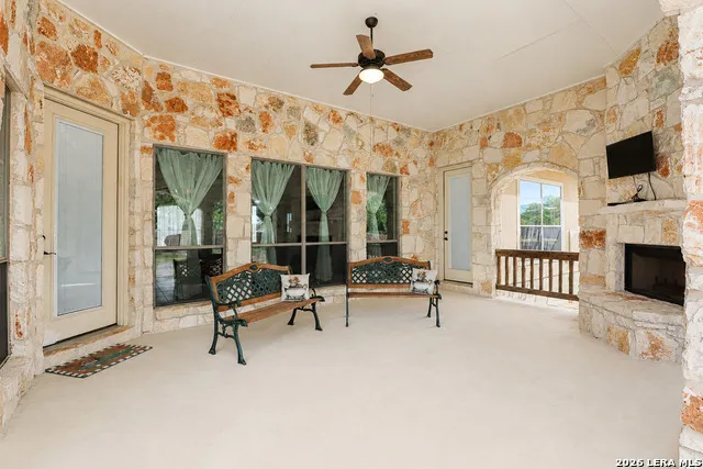 105 Abrego Crossing Floresville, TX 78114