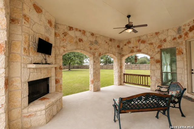 105 Abrego Crossing Floresville, TX 78114
