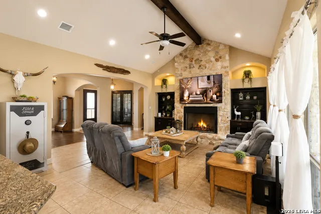 105 Abrego Crossing Floresville, TX 78114