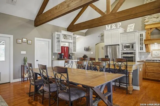 15 Post Oak Rd La Vernia, TX 78121