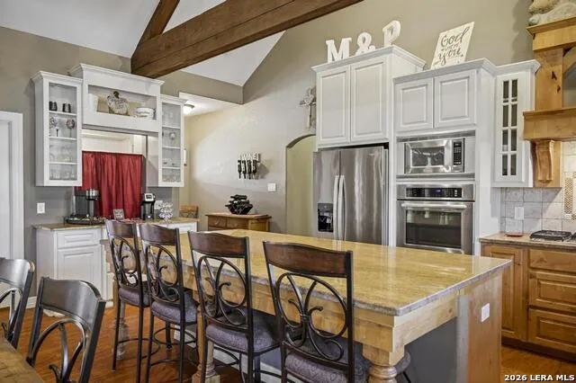 15 Post Oak Rd La Vernia, TX 78121