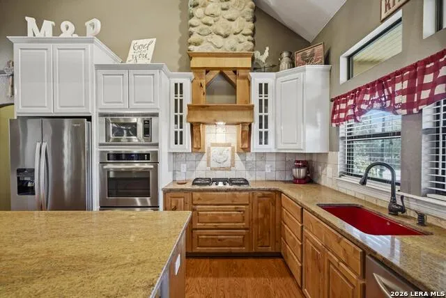 15 Post Oak Rd La Vernia, TX 78121