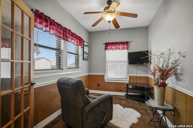 15 Post Oak Rd La Vernia, TX 78121