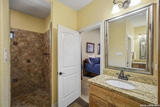 15 Post Oak Rd La Vernia, TX 78121