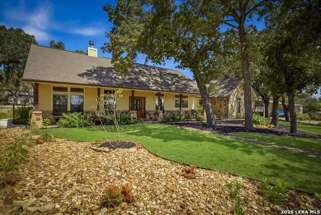 15 Post Oak Rd La Vernia, TX 78121