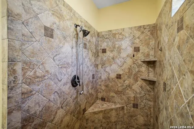 15 Post Oak Rd La Vernia, TX 78121