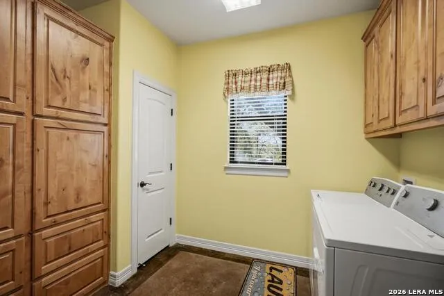 15 Post Oak Rd La Vernia, TX 78121
