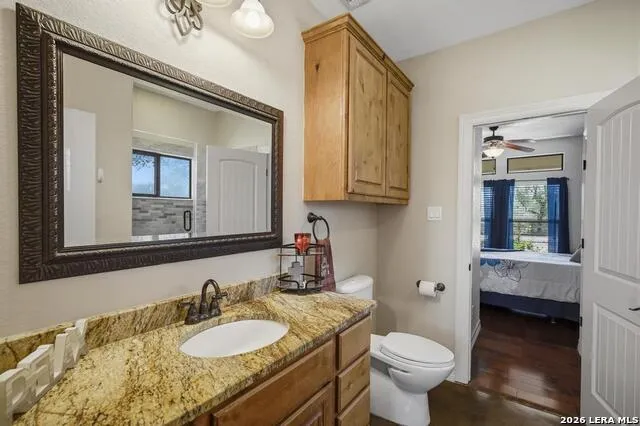 15 Post Oak Rd La Vernia, TX 78121