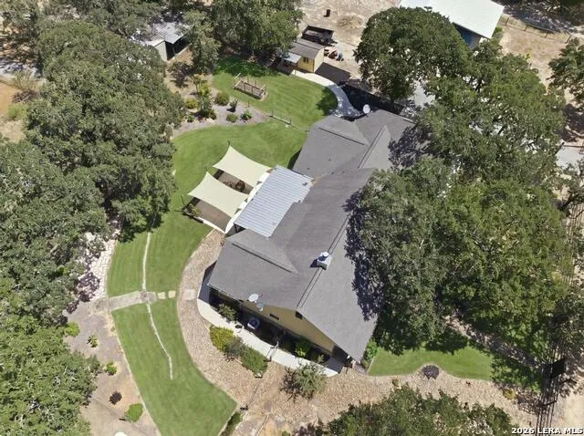 15 Post Oak Rd La Vernia, TX 78121