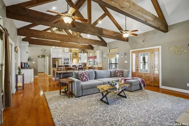15 Post Oak Rd La Vernia, TX 78121