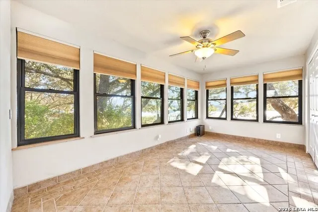781 Lookout Dr Lakehills, TX 78063