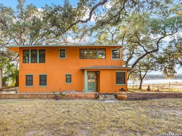 781 Lookout Dr Lakehills, TX 78063