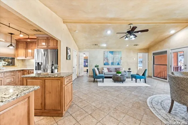 781 Lookout Dr Lakehills, TX 78063