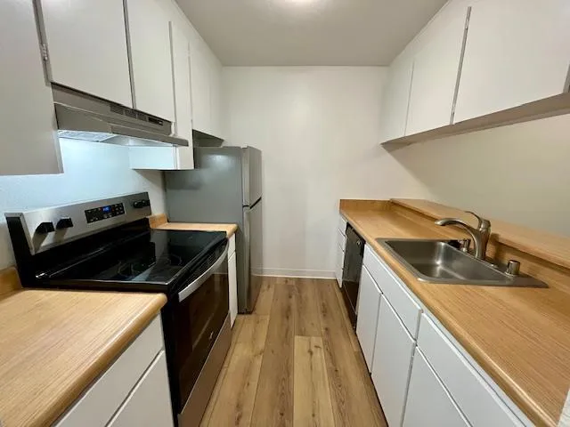 6227 Shelter Creek Lane San Bruno, CA 94066