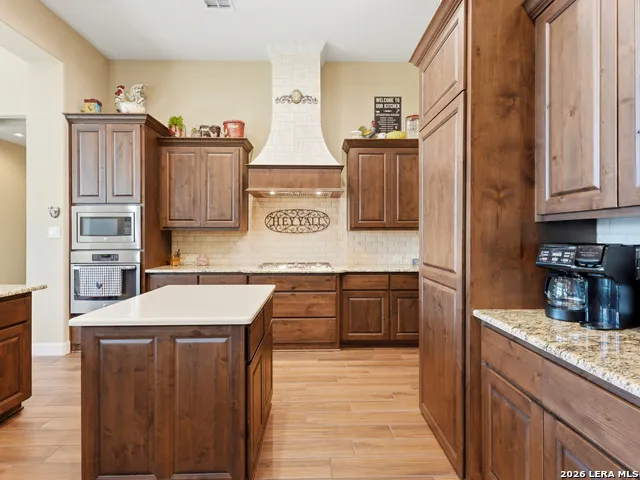 228 LUCKY RDG Bandera, TX 78003
