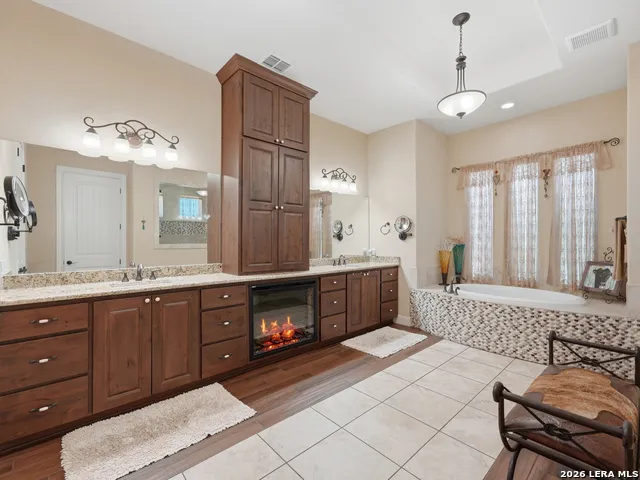 228 LUCKY RDG Bandera, TX 78003