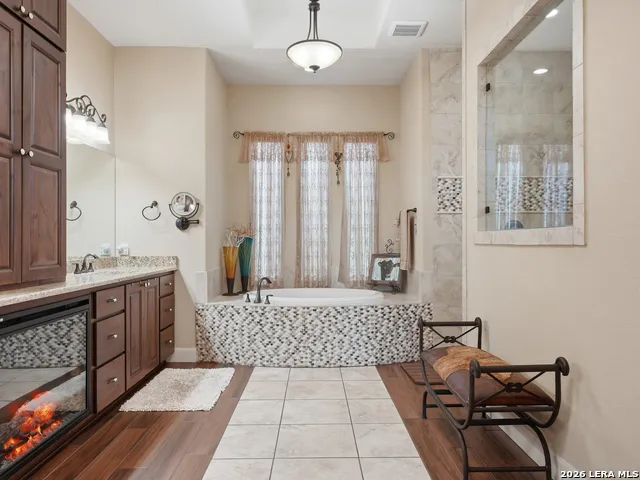 228 LUCKY RDG Bandera, TX 78003