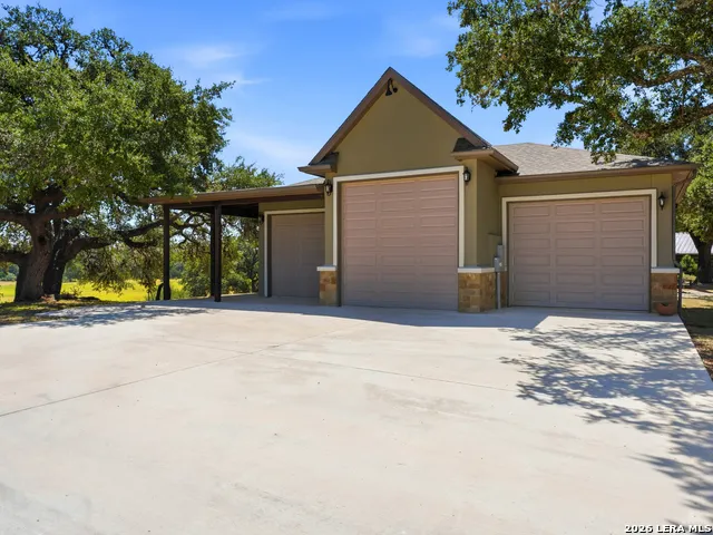228 LUCKY RDG Bandera, TX 78003