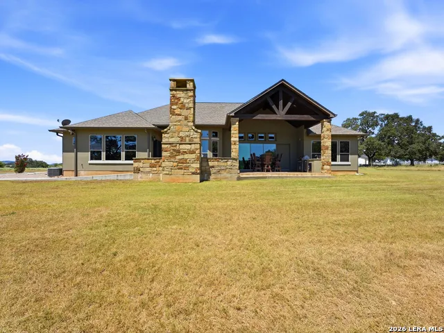 228 LUCKY RDG Bandera, TX 78003