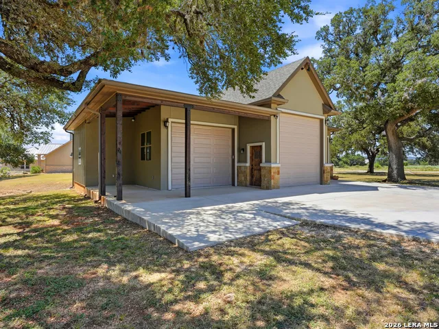 228 LUCKY RDG Bandera, TX 78003