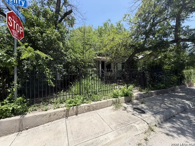 153 Henry San Antonio, TX 78207