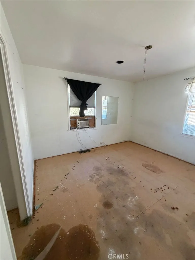 302 E 4th Ontario, CA 91764