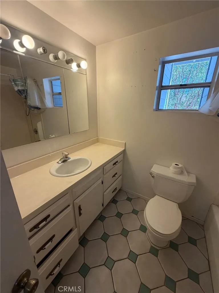 302 E 4th Ontario, CA 91764