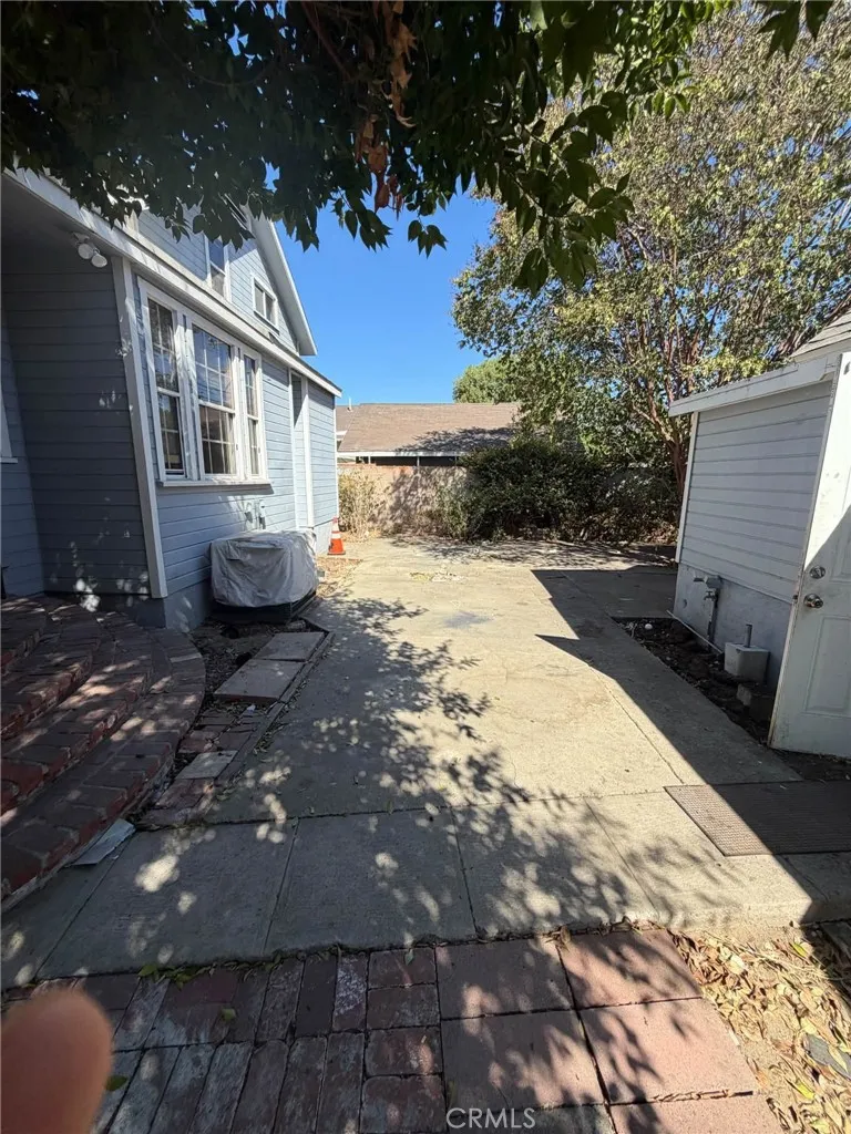 302 E 4th Ontario, CA 91764