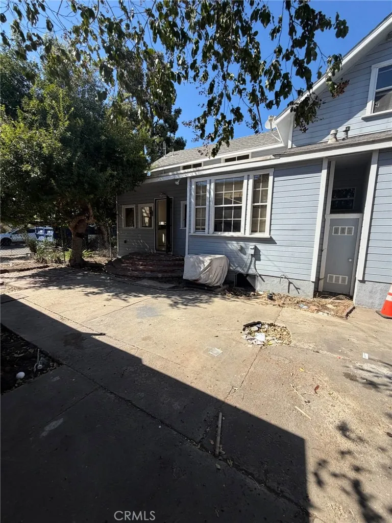 302 E 4th Ontario, CA 91764