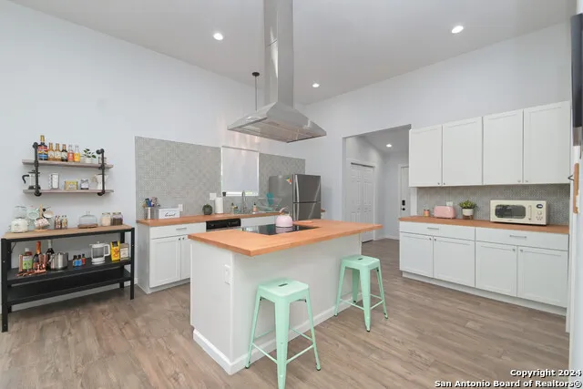 609 DAKOTA ST San Antonio, TX 78203