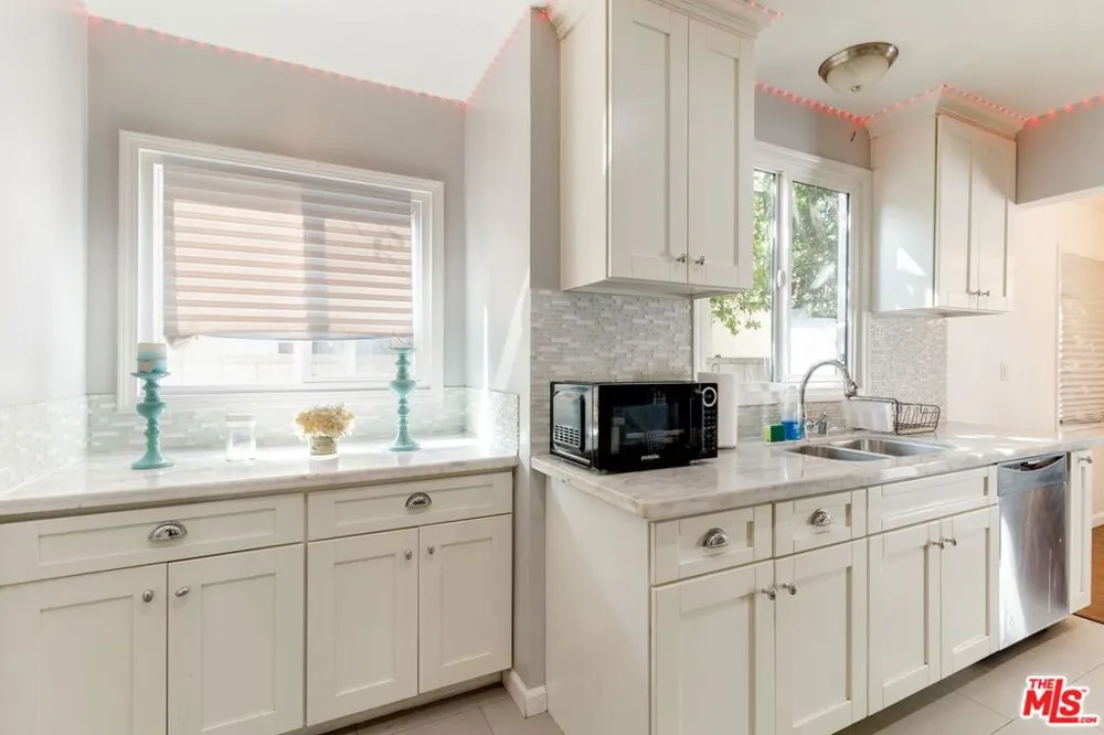 7553 GARDEN GROVE AVENUE Reseda, CA 91335