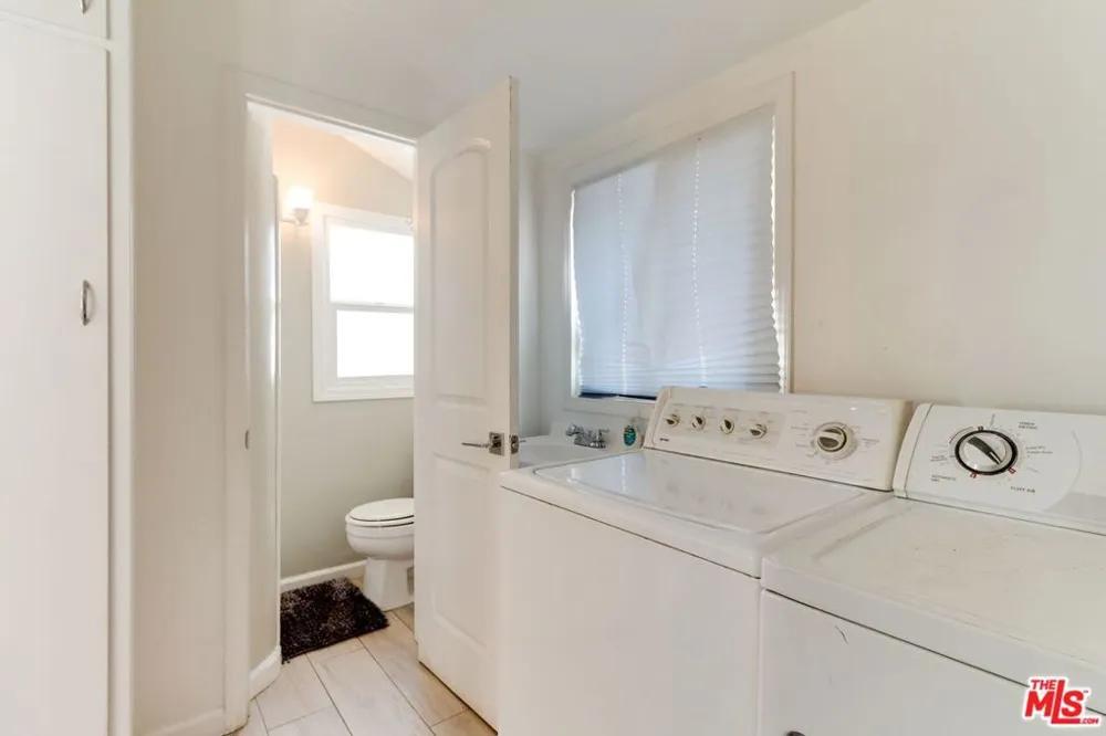 7553 GARDEN GROVE AVENUE Reseda, CA 91335